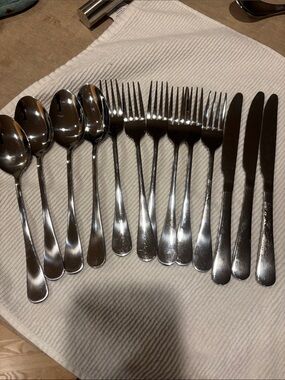 Source Unknown Polished Silver Stainless Flatware Set - Forks Spoons Knives